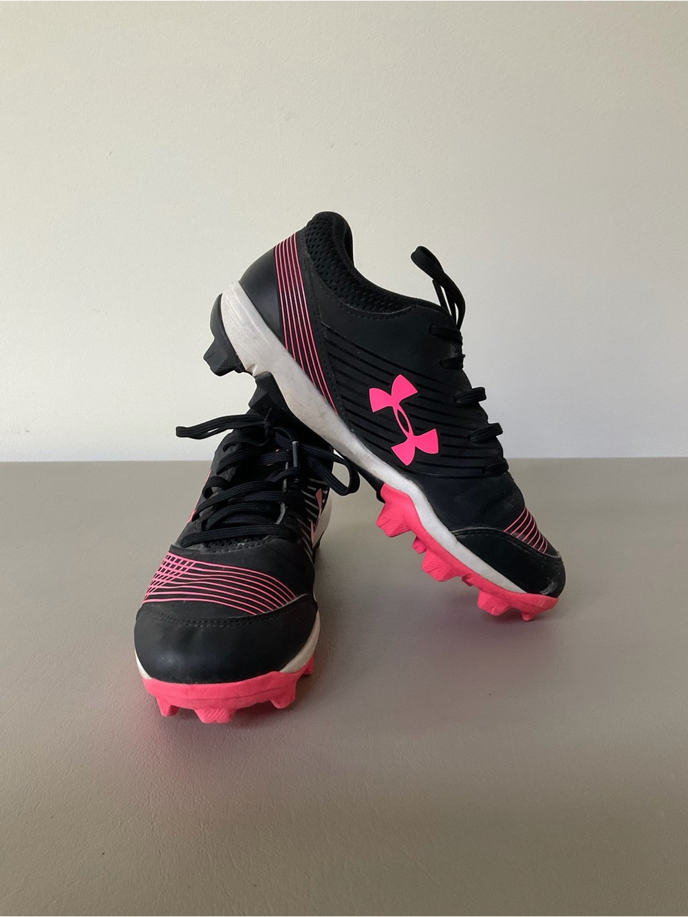 Size 1 Under Armour Kids' Black and Pink Cleats